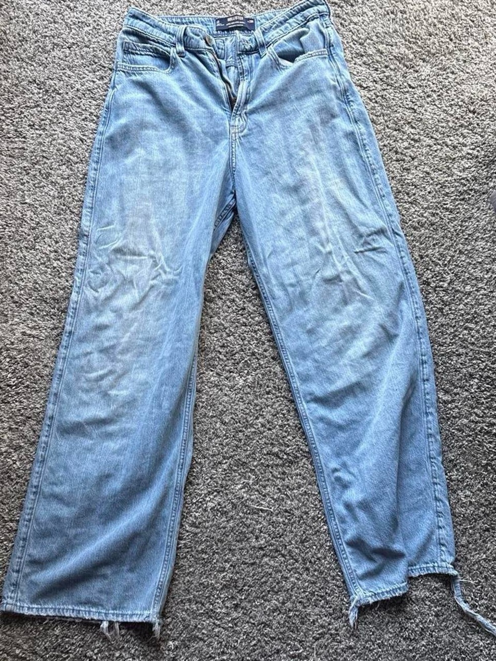 Hollister Light wash high-waisted wide-leg jeans in a size 28